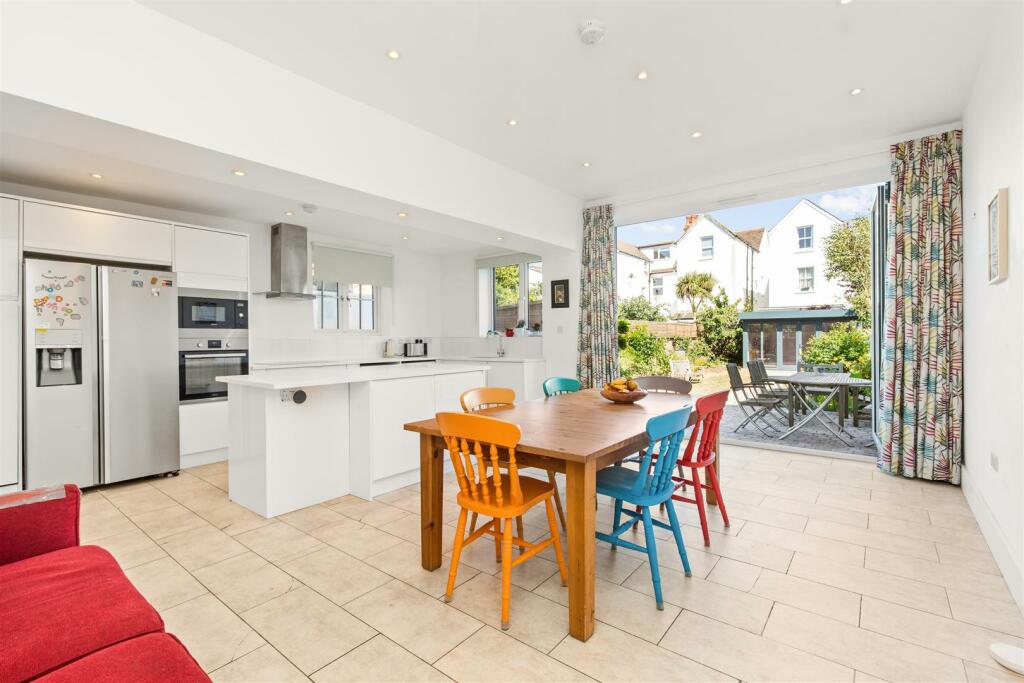 Kitchen/Dining