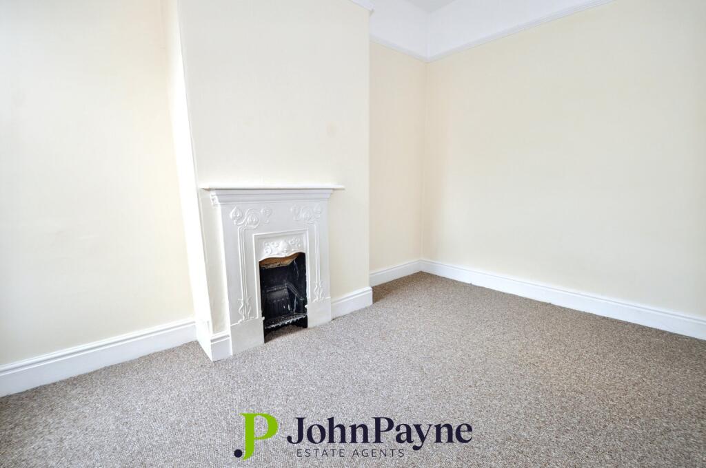 Bedroom Two (Middle)