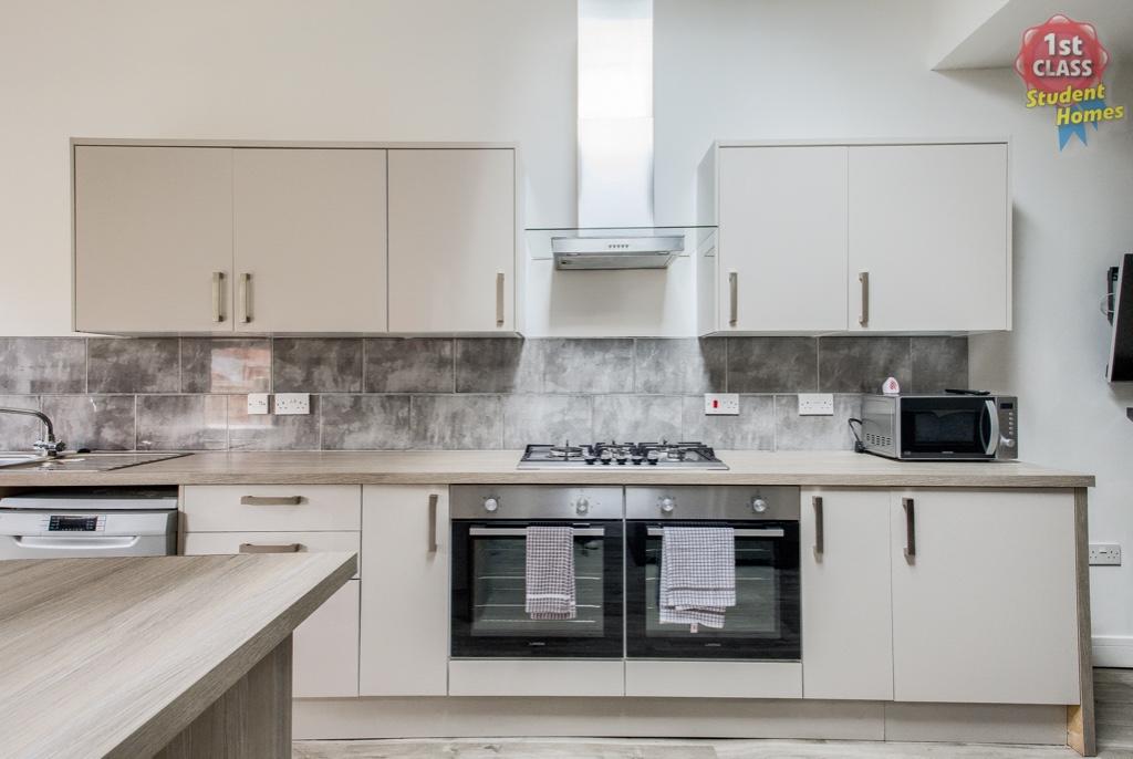 Kitchen/ Living Room