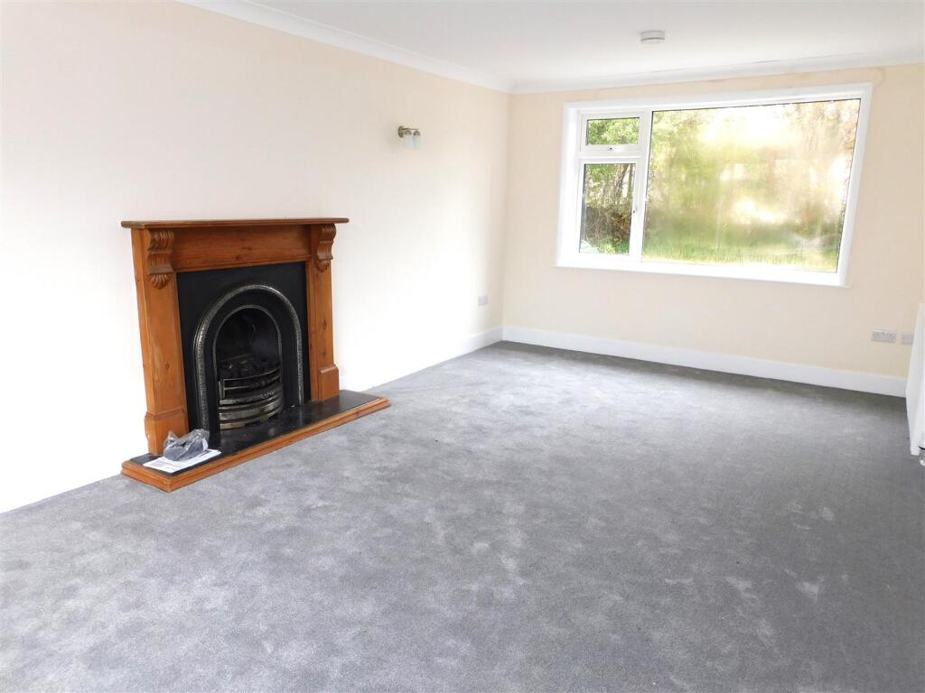 67 Seaton Down Lounge.JPG