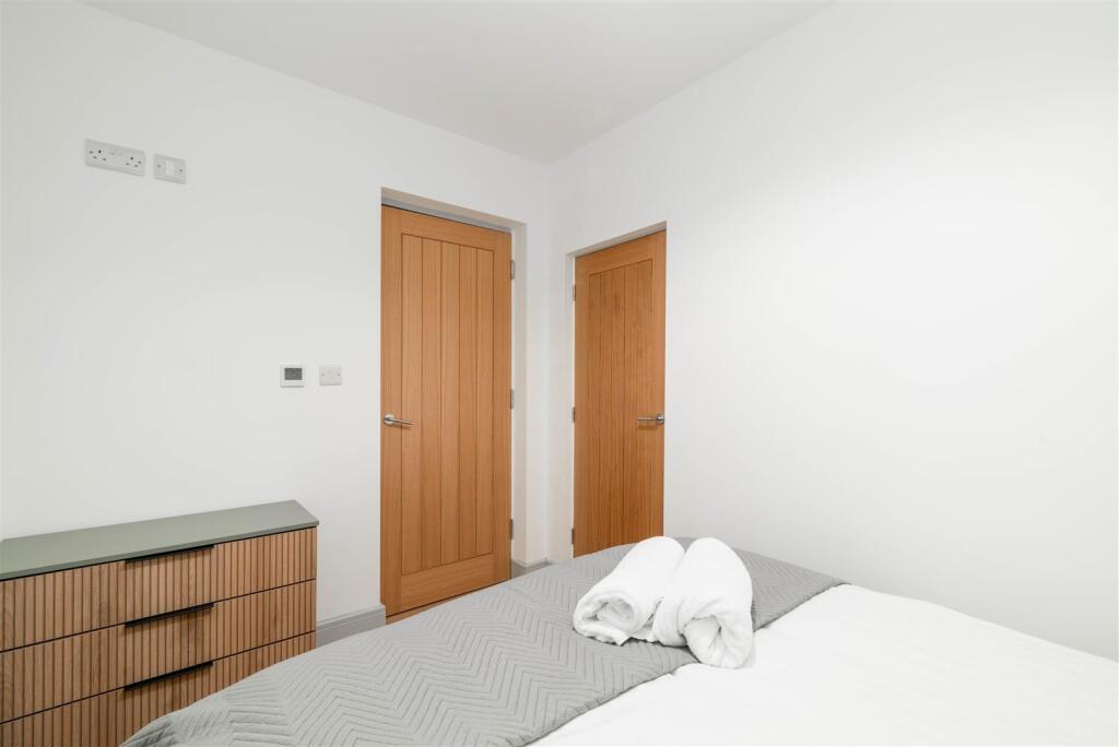 Bedroom1-2.jpg