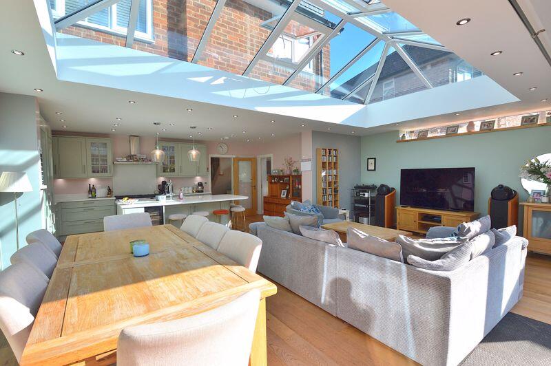 LIVING ROOM / DINING ROOM