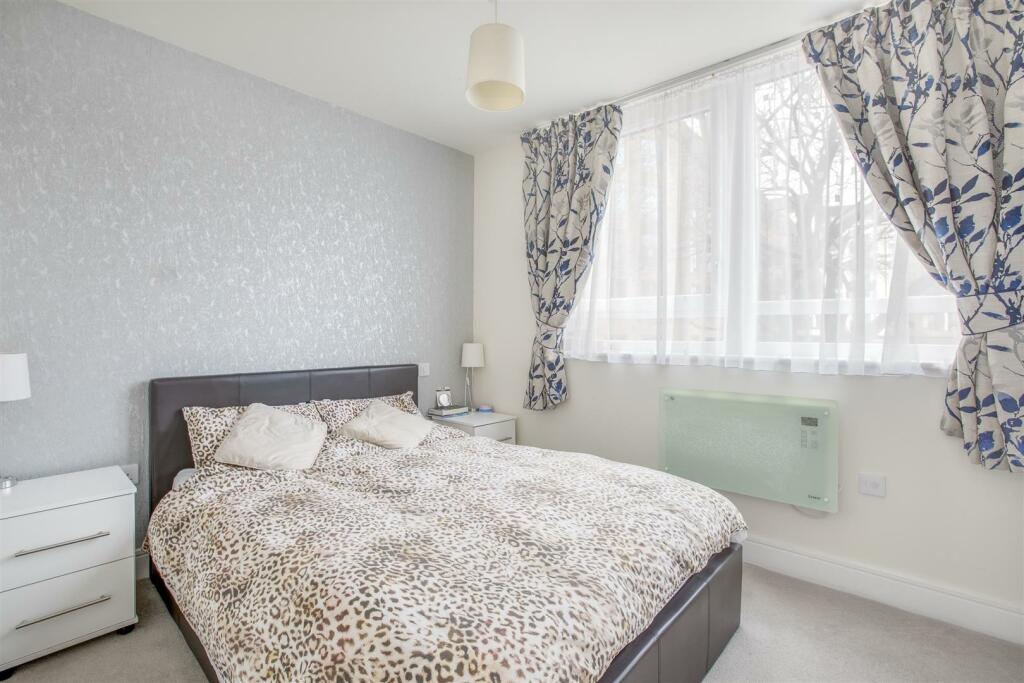 13 Castle House, Desborough Road, HP11 2FP-1.jpg