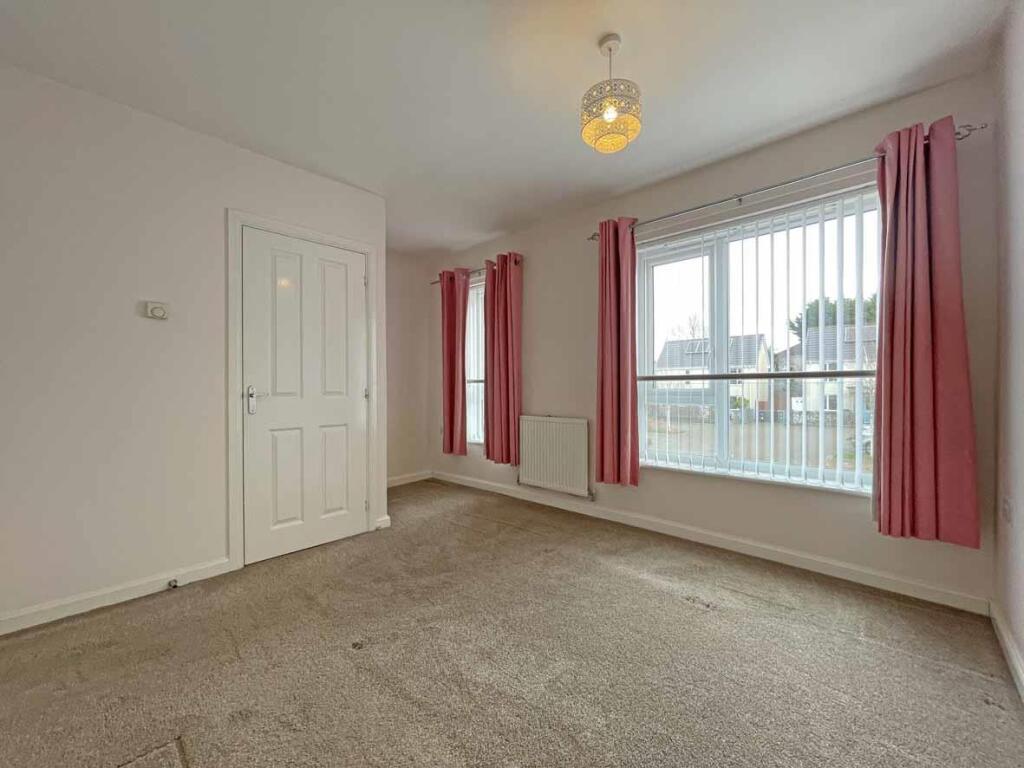 Yellowmead Road 40 Bed 1.jpg