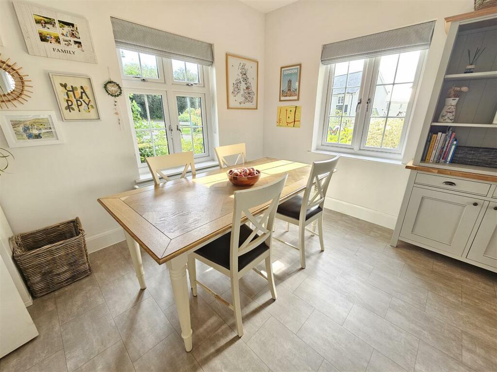 Dining Area 1.jpg