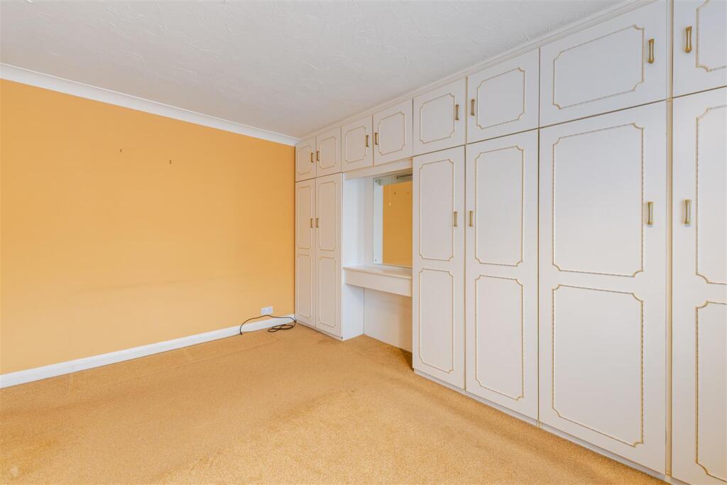 Lynton Close, Isleworth