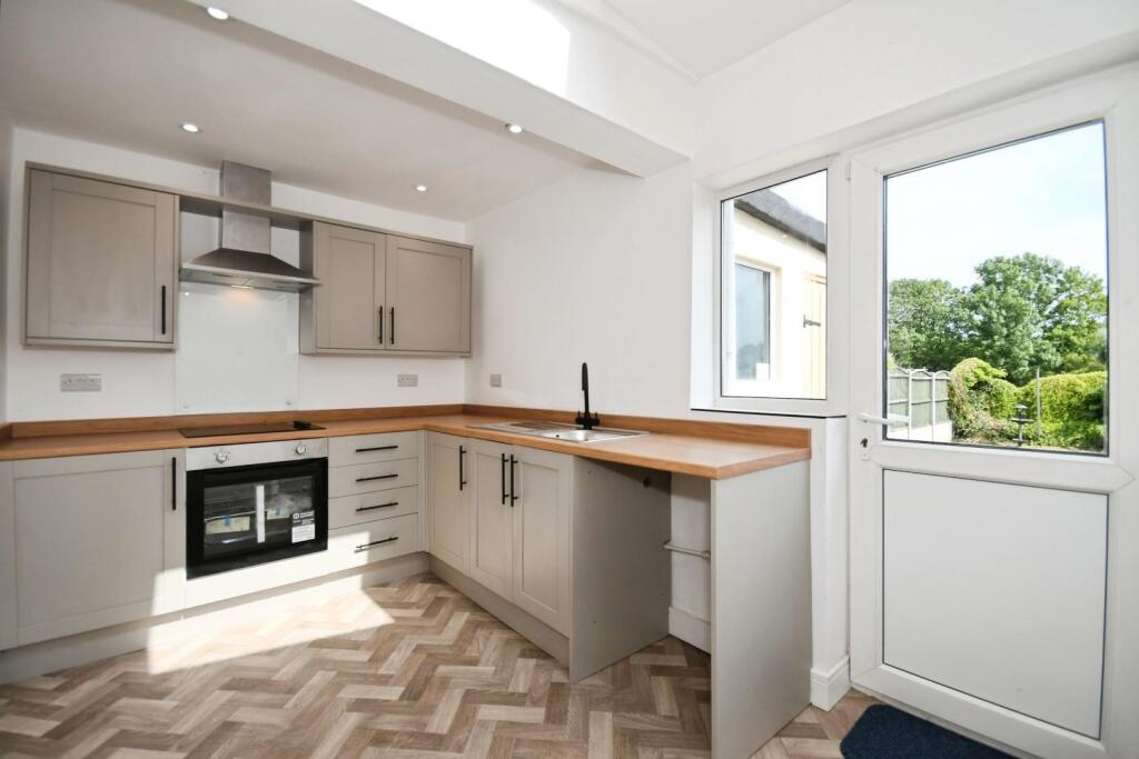 KITCHEN 01.jpg