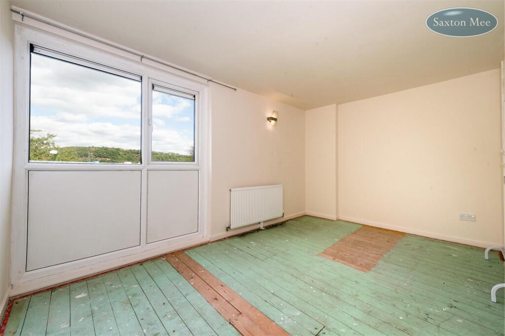 Park View - bedroom 1 9047.jpg