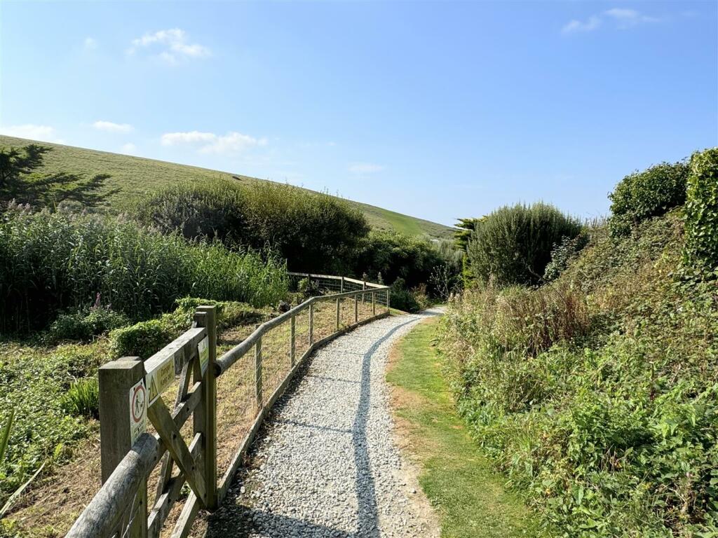 Path to beach