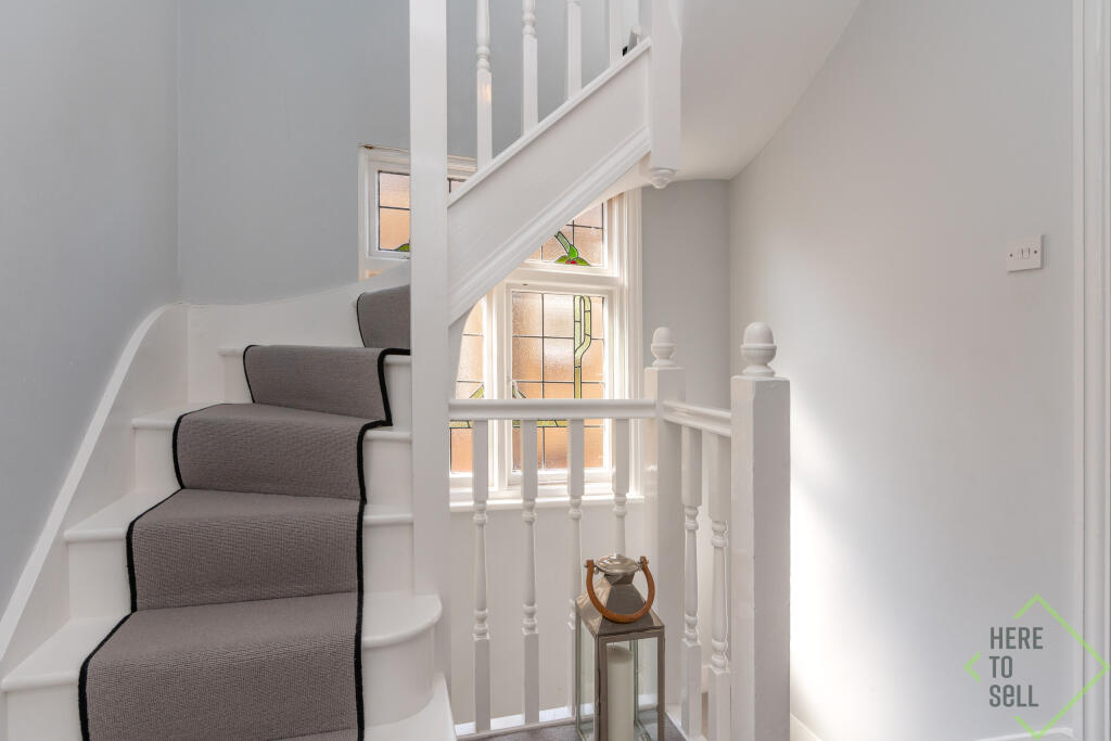 23 Vicars Close, Enfield EN1 3DN-12