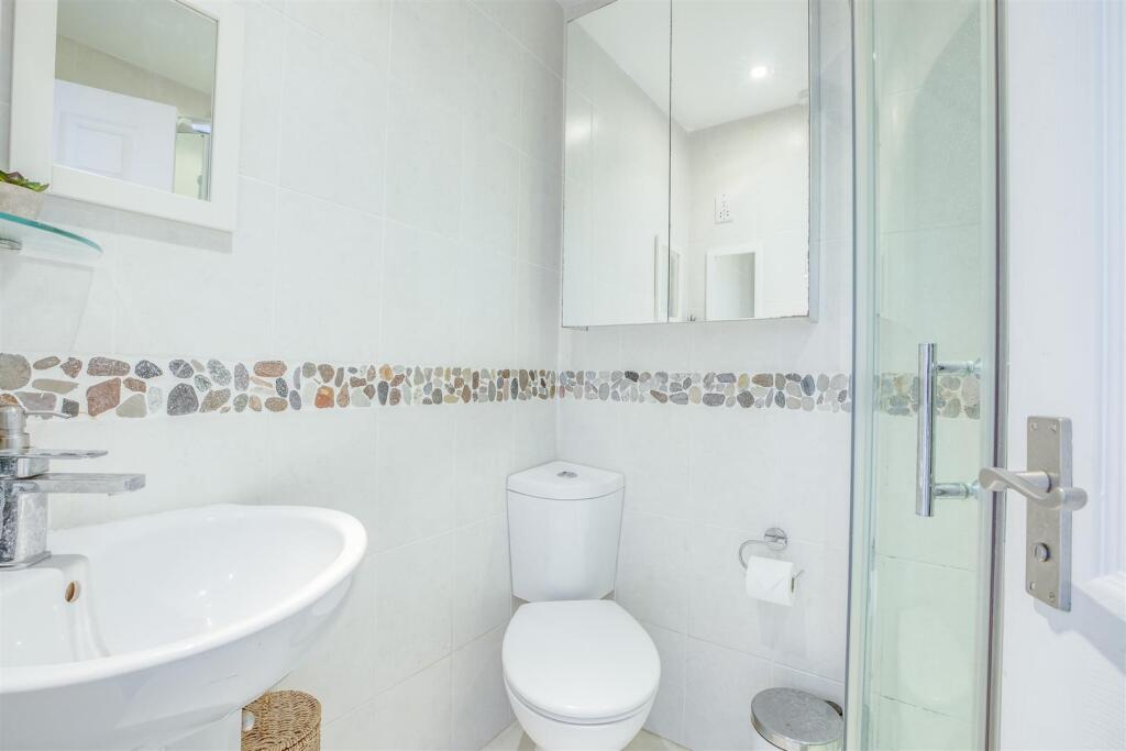 6 Beaconsfield Avenue, HP13 5EN-5.jpg