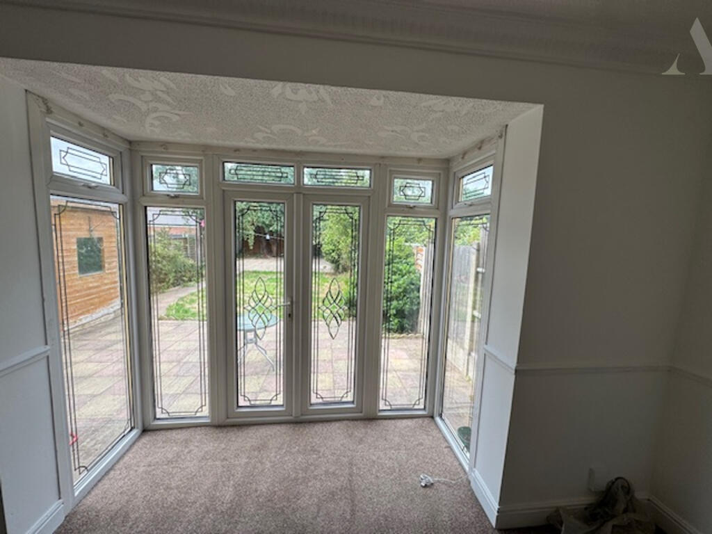 62 Sandhurst Avenue - reception 2 x 2