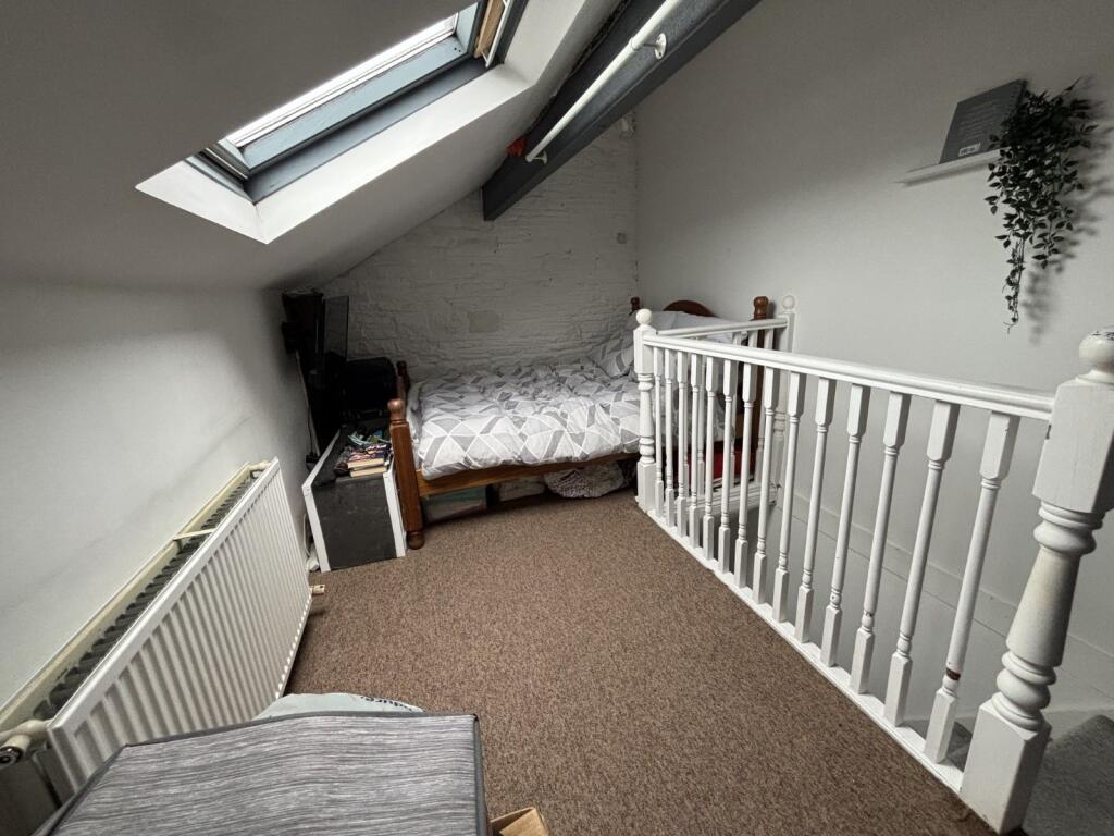 Photograph 11
