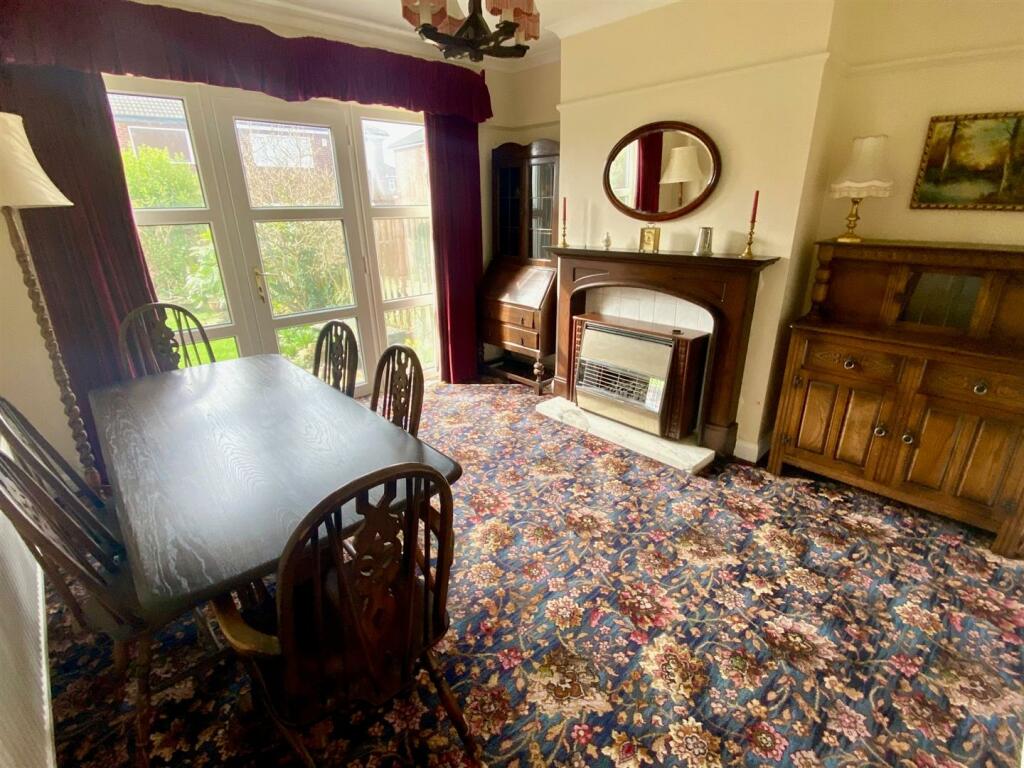 sunny bank road 51 dining room 1.jpg