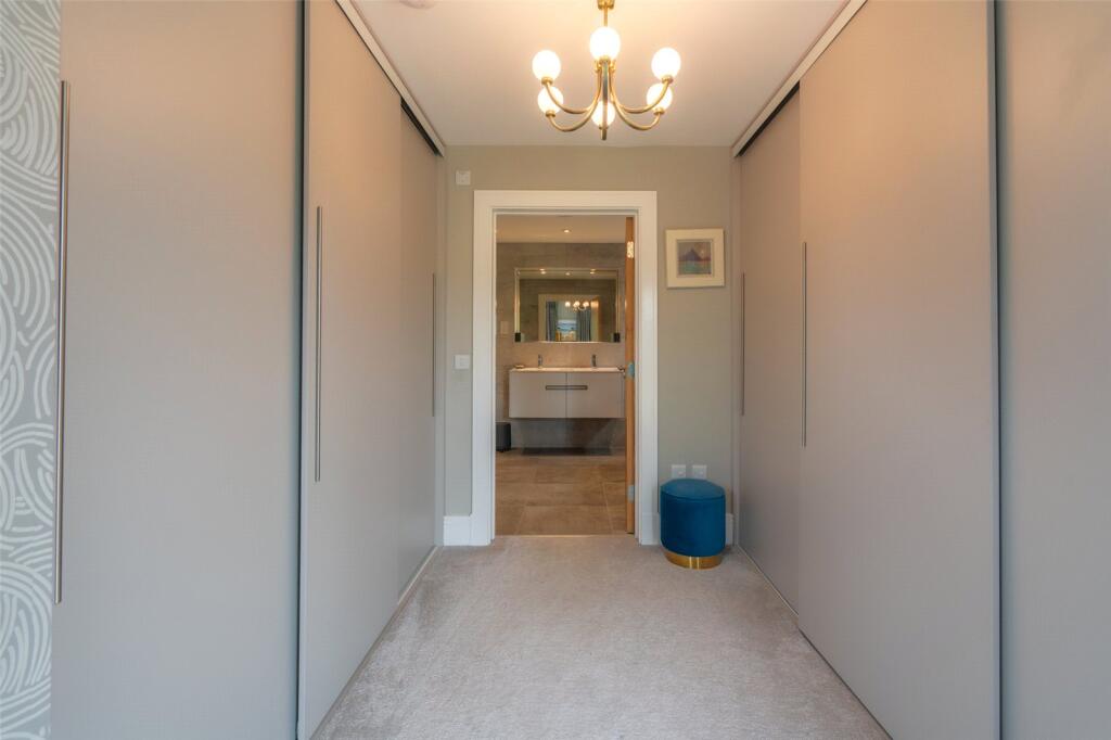 Pavilion Crescent 37