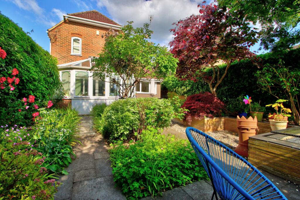 Secluded &amp; west-facing sun-trap