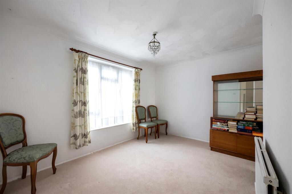 Chichester Close 21 DINING ROOM.jpeg