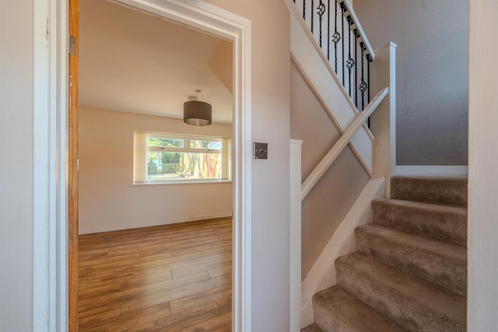 11 Greenfield Close-8.jpg