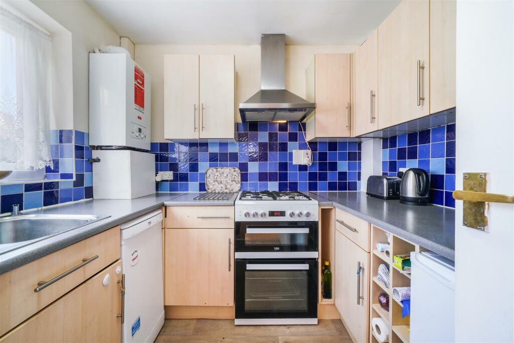 99 Fernbank Avenue - Cwb3ZWVFhzo0ybKsP2kV.jpg