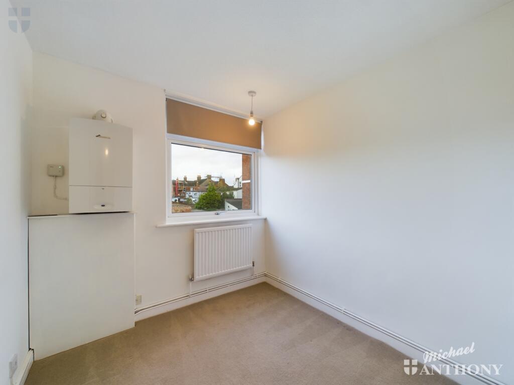 CAM03218G0-PR0472-STILL012