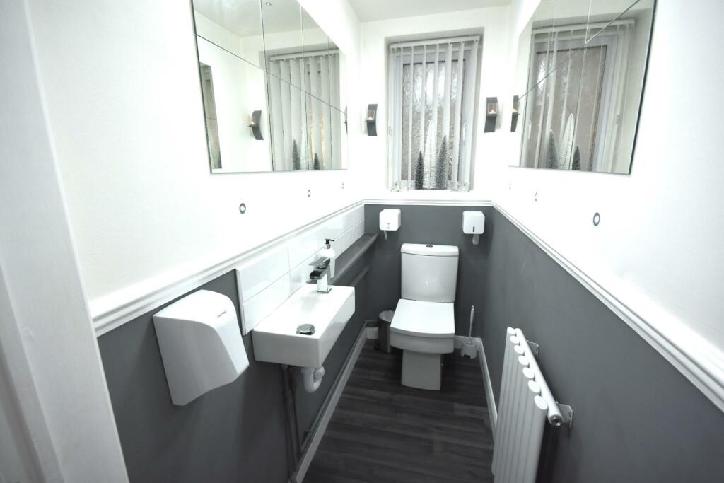GROUND FLOOR W.C