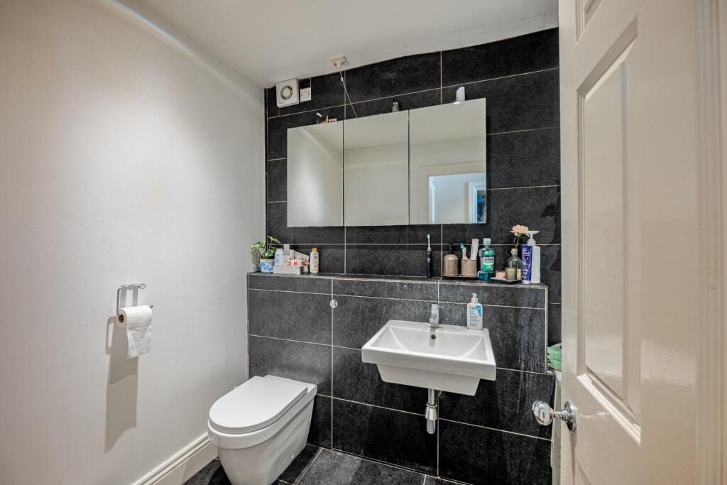 Flat 1 7 Mount Beacon BA1 5QP-14.jpg