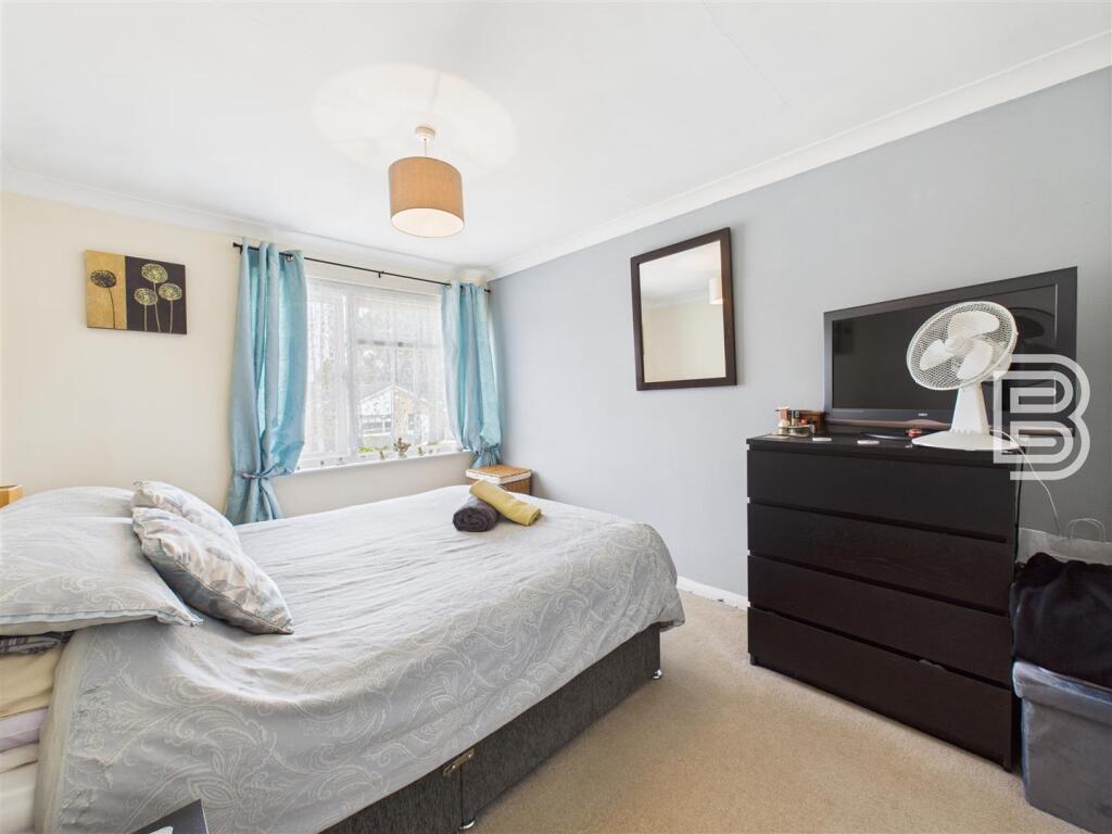 Bedroom 1.jpg