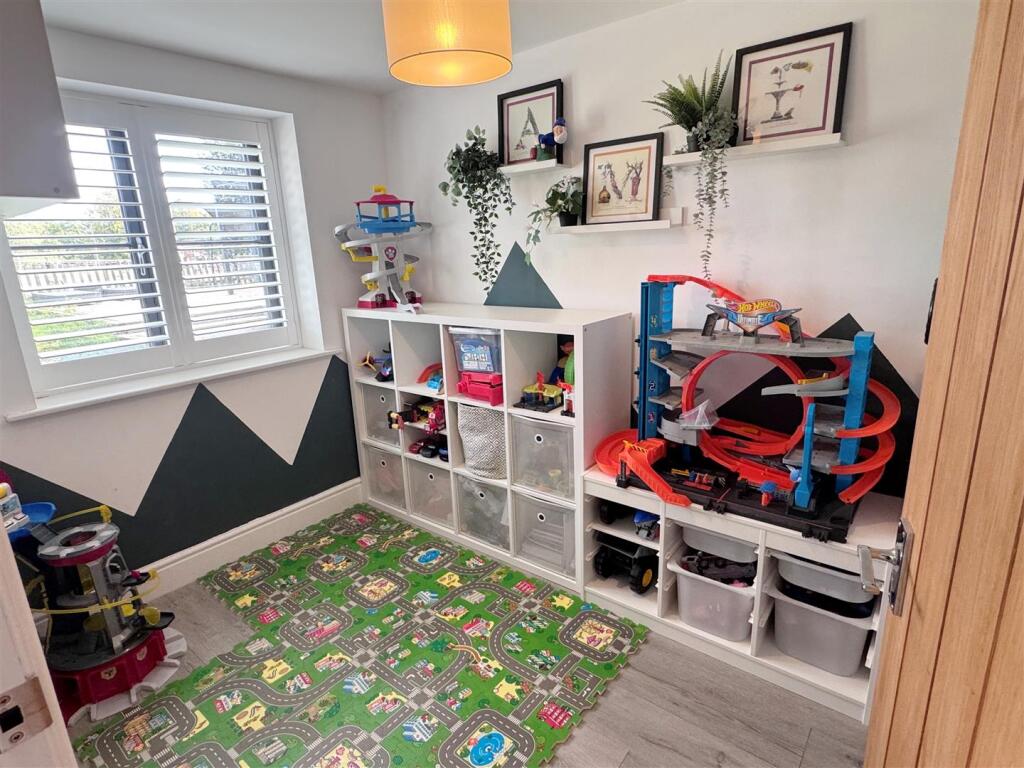 Play Room 1.JPG