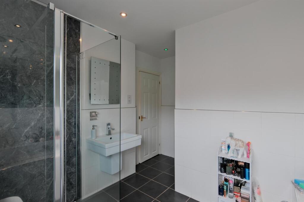 031-34 St Nicholas Road Lanark ML11 7AX.jpg