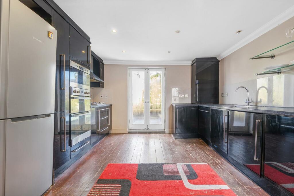 Kitchen (3).jpg