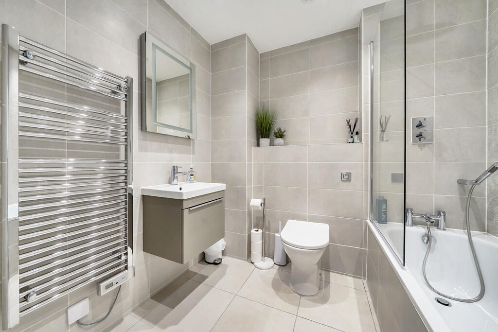 24-681b7b4f6dfea-...