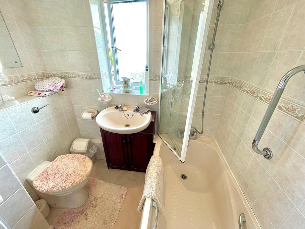 3b Fitzalan Road ...