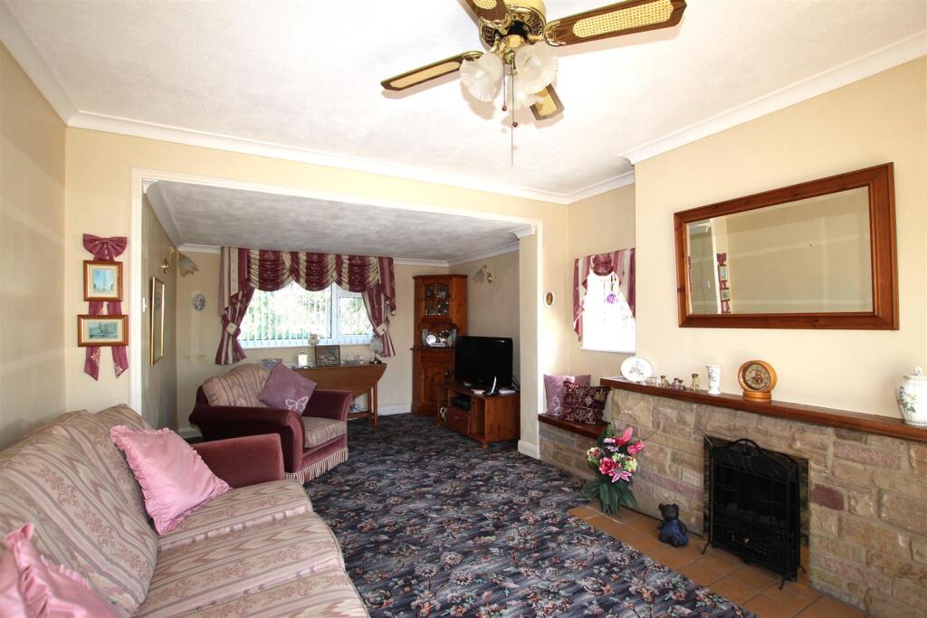 Living Room - c.JPG
