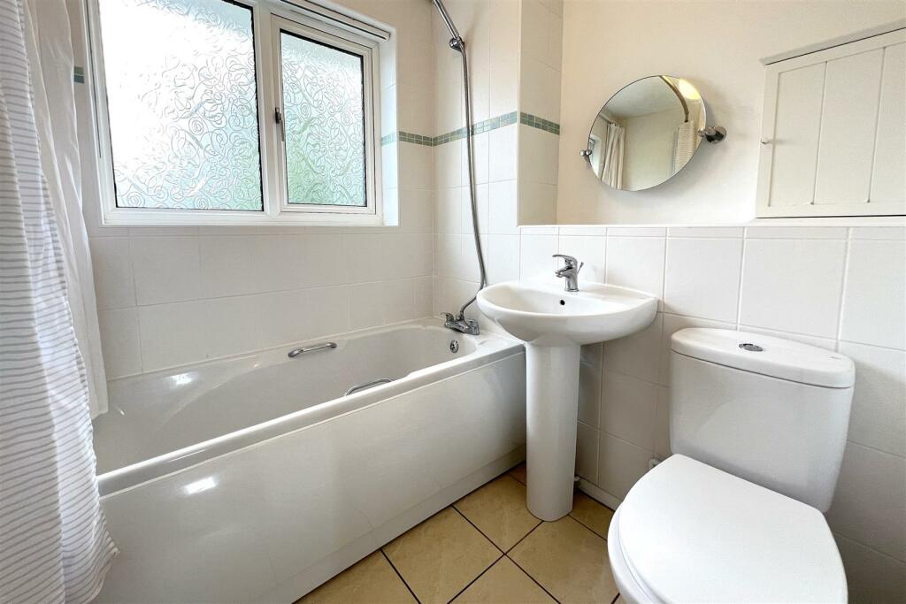 Bathroom.JPG