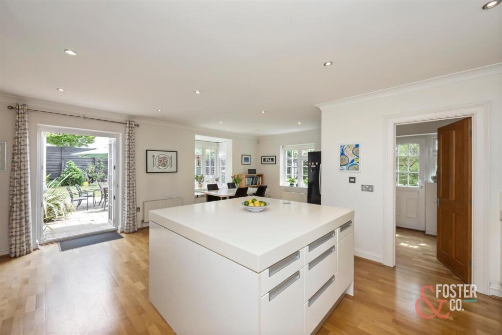 The Droveway, 22A-020.JPG