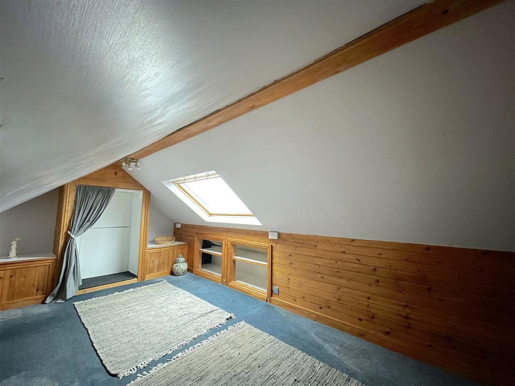 Loft Room (2).jpeg