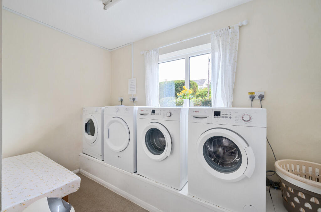 1333497-5-688a538...