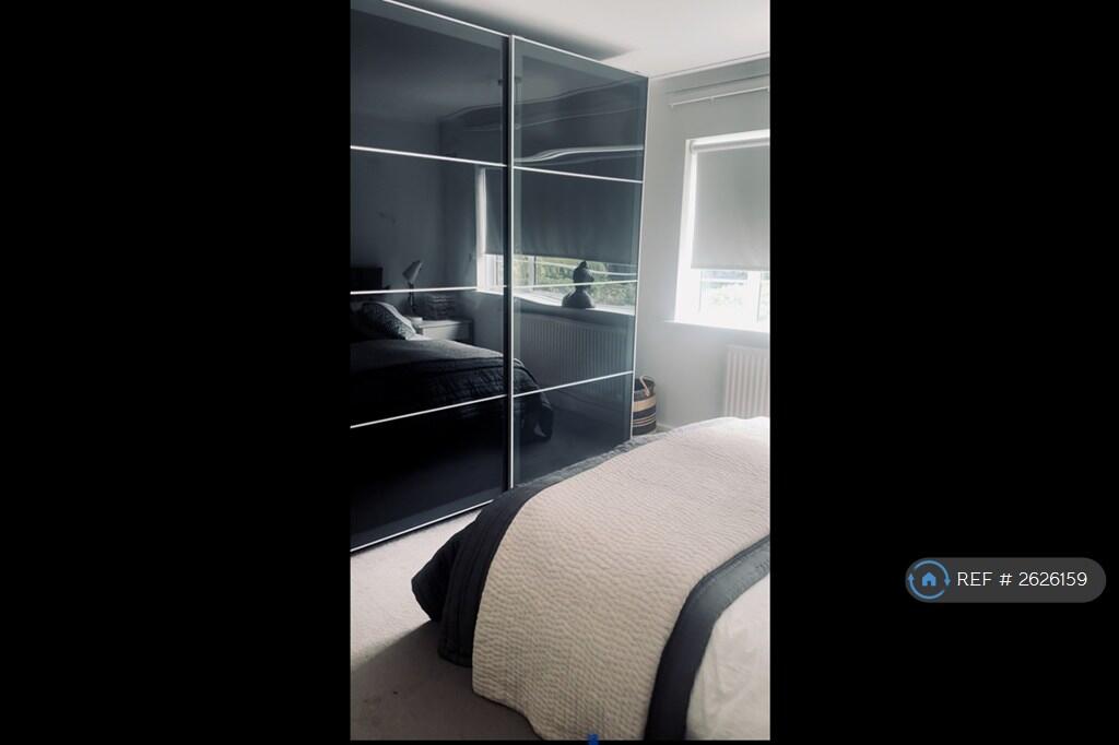 Master Bedroom - Large Double
