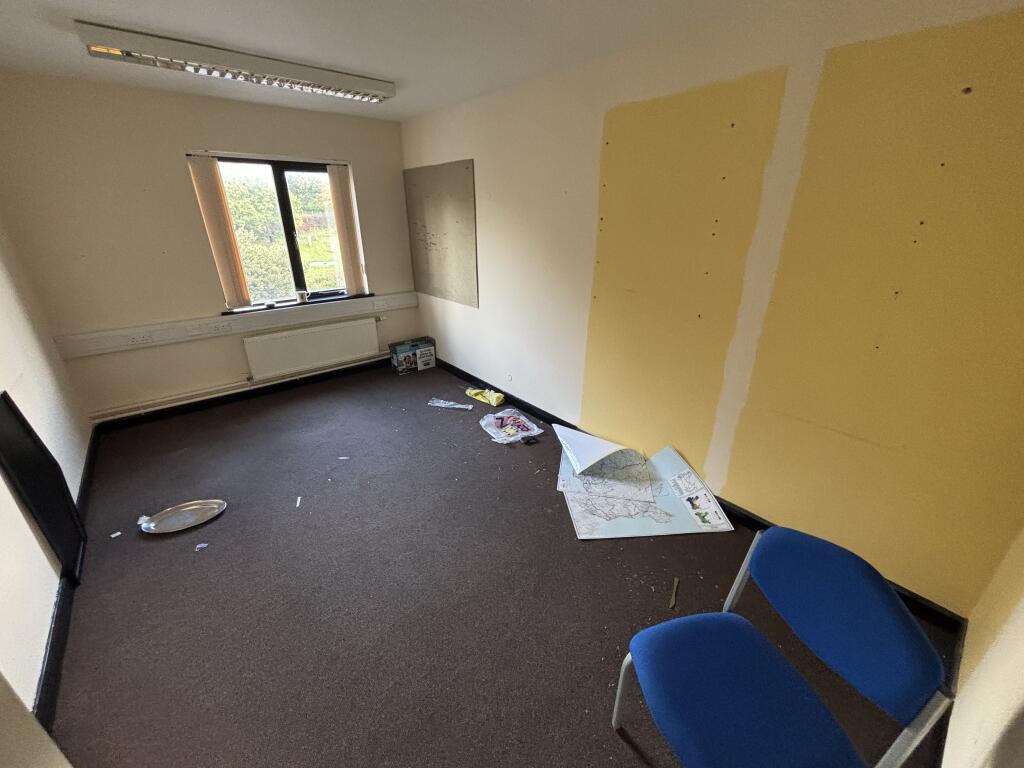 FIRST FLOOR OFFICE 2 T202511071704.jpg
