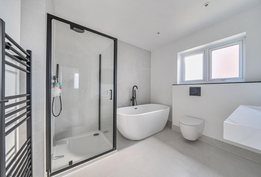 1359979-5-68dbcee...