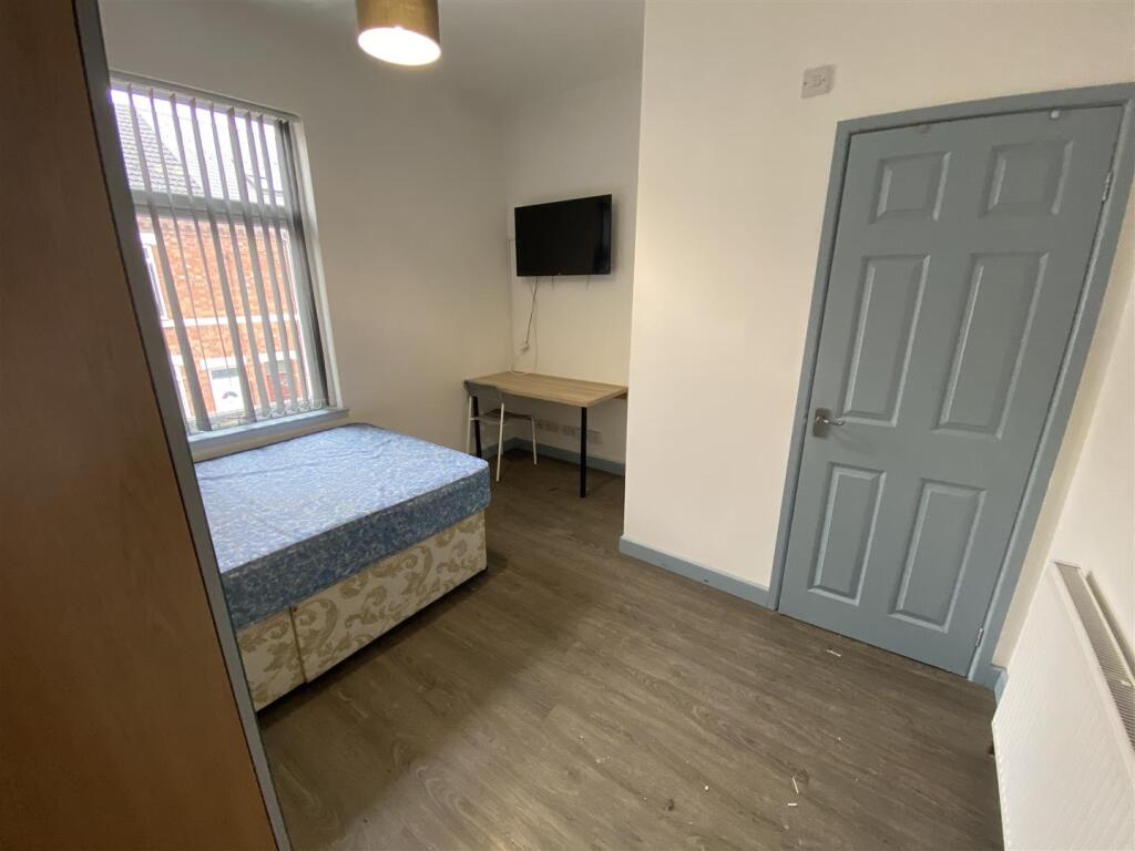 Ensuite Bedroom 2