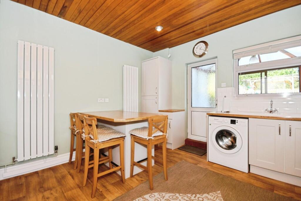 KITCHEN 02.jpg