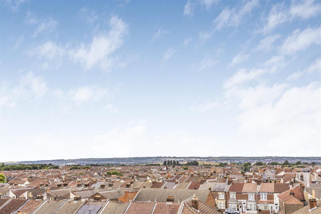 Flat 17, 29-31 Kingston Crescent, Portsmouth-Porti