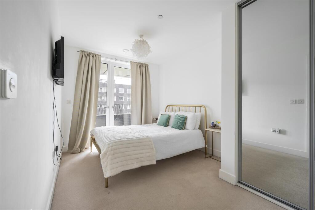 Beck Square E10