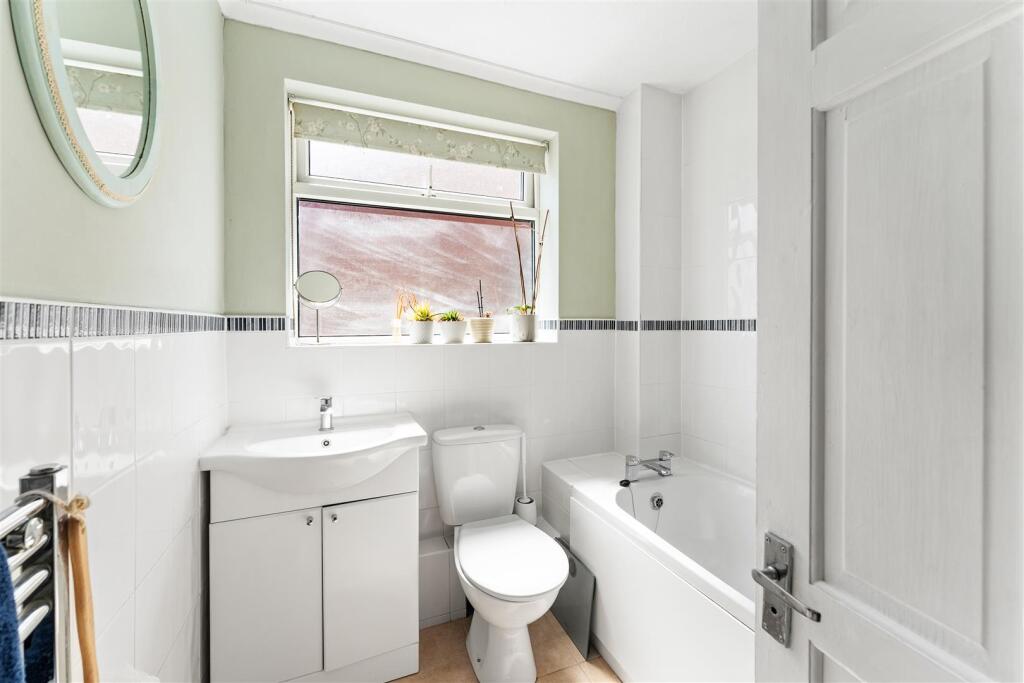 42 Wemberham Crescent Yatton BS49 4BE 12.jpg