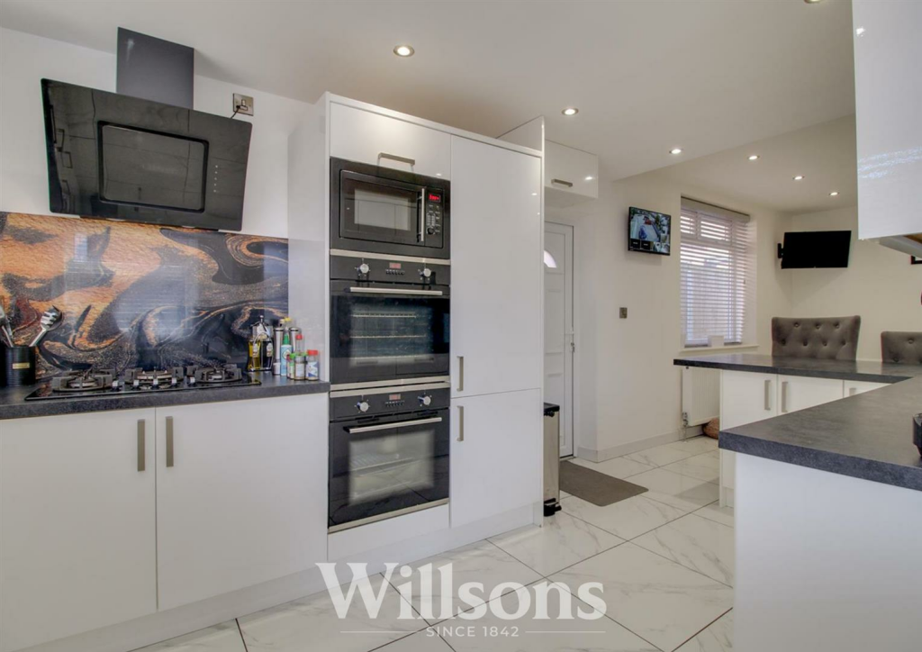 Kitchen 2 .png