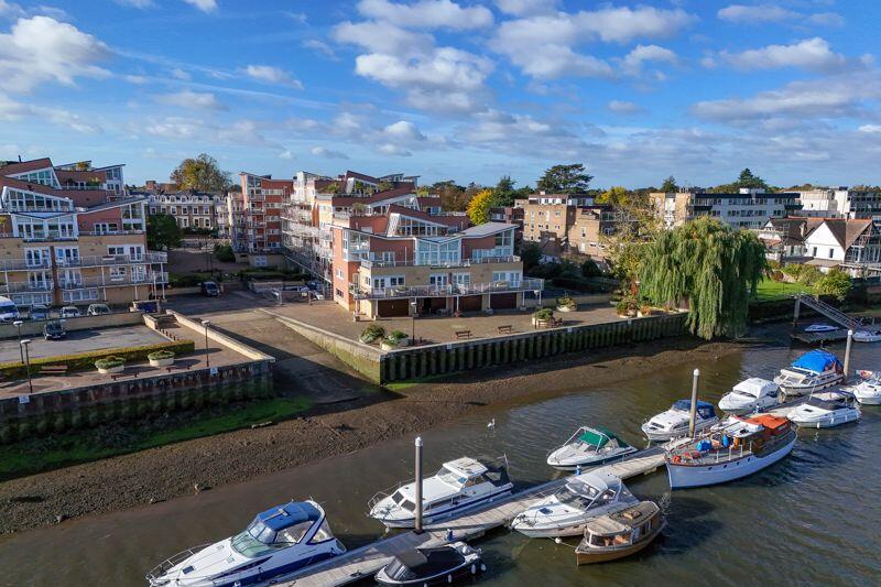 Regatta House / River Thames