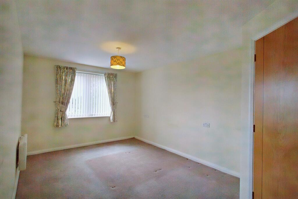 8561013-interior21-800.JPG