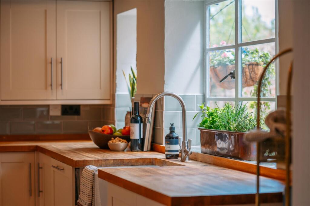 13 Southgate Street [Kitchen Detail].jpg