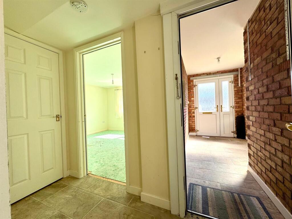 ENTRANCE PORCH